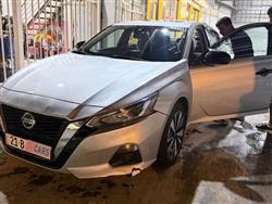 نيسان ألتيما